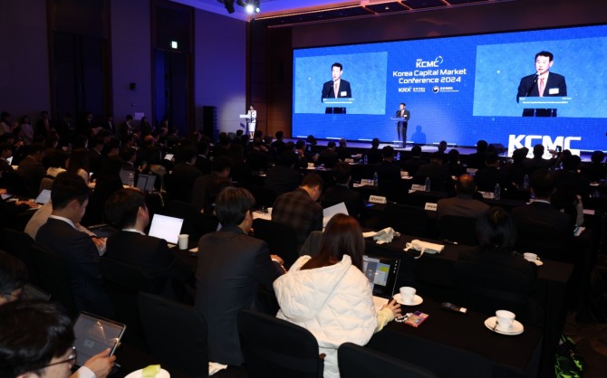 정은보 한국거래소 이사장이 4일 서울 영등포구 콘래드호텔에서 열린 한국거래소 한국자본시장 콘퍼런스(Korea Capital Market Conference) 2024에서 개회사를 하고 있다. 사진=연합뉴스