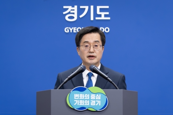 5일, 경기도청 브리핑룸서 김동연 지사가 2025년 본예산(안) 편성 기자회견을 하고 있다. 사진=경기도