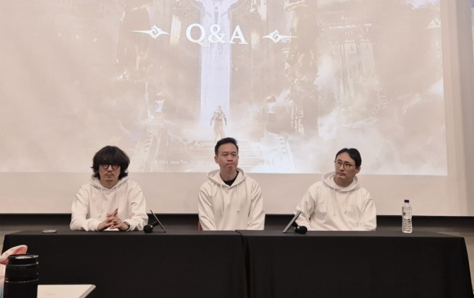 '아키텍트: 랜드 오브 엑자일' Q&A. (좌측부터)정우용 하이브IM 대표, 박범진 아쿠아트리 대표와 김민규 하이브IM 실장. 사진=편슬기 기자