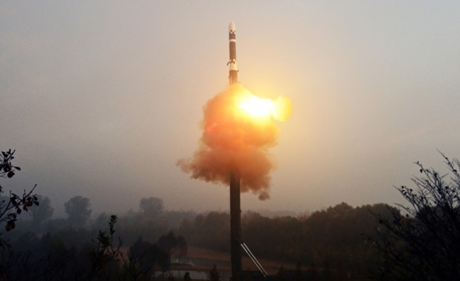 북한 조선중앙통신은 지난달 31일 아침 신형 대륙간탄도미사일(ICBM) '화성포-19형' 시험발사를 성공적으로 단행했다고 지난 1일 보도했다. 사진=연합뉴스