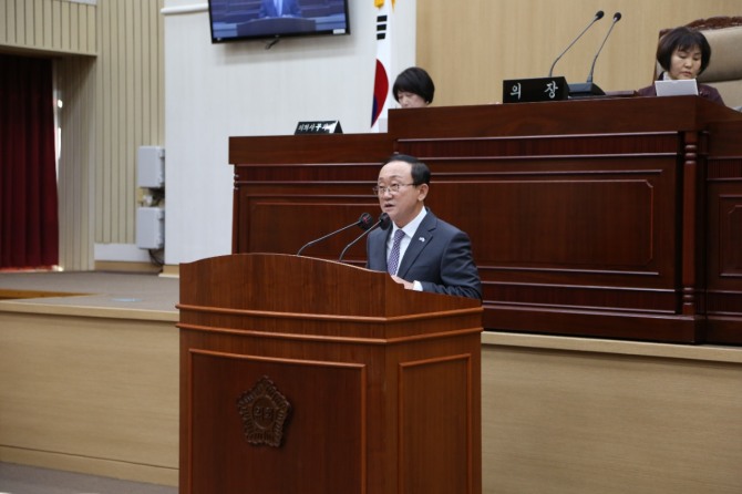 김덕현 연천군수가 18일 제290회 군의회 제2차 정례회서 군정연설을 하고 있다. 사진=연천군