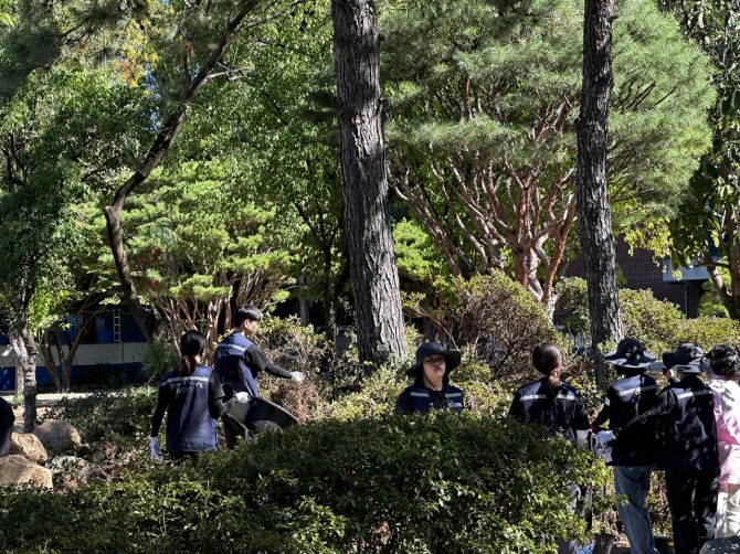 한경국립대학교는 한국수목원정원관리원(이사장 심상택)과 손잡고 대학 캠퍼스 내에 힐링공간을 조성하고 있다. 사진=햔경대