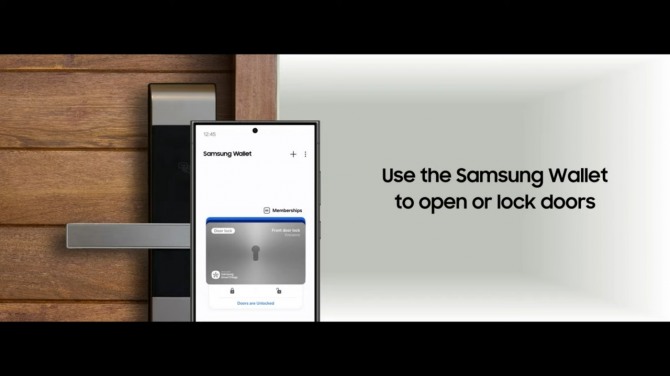 삼성 스마트폰의 월렛 기능을 통해 현관문을 여는 장면이 설명되고 있다. 사진=SDC24 기조연설 캡처
