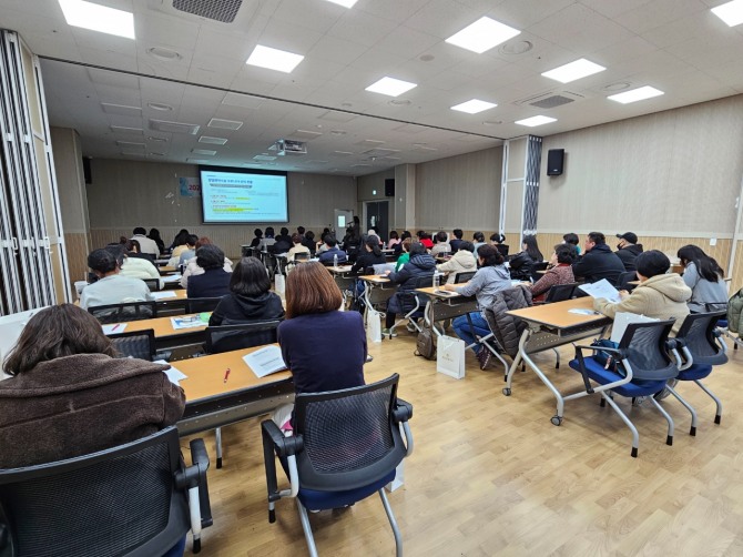 계양구는 지난 25일 지역 내 감염취약시설 종사자를 대상으로 ‘하반기 감염 예방·관리 교육’을 실시했다.   사진=계양구