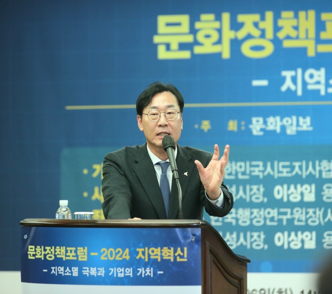 정명근 화성시장이 26일 한국프레스센터 기자회견장에서 열린 ‘2024년 문화정책포럼’에서 발언하고 있다. 사진=화성시