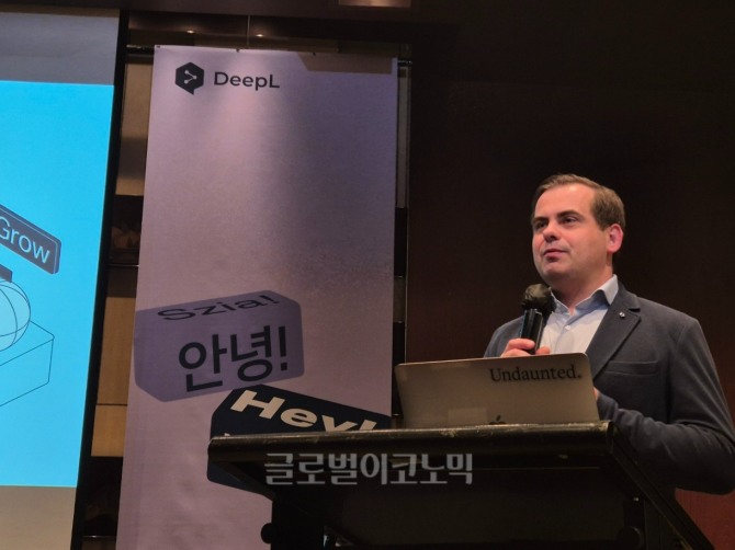 발언 중인 야렉 쿠틸로브스키(Jarek Kutylowski) 딥엘 창업자 겸 CEO. 사진=편슬기 기자