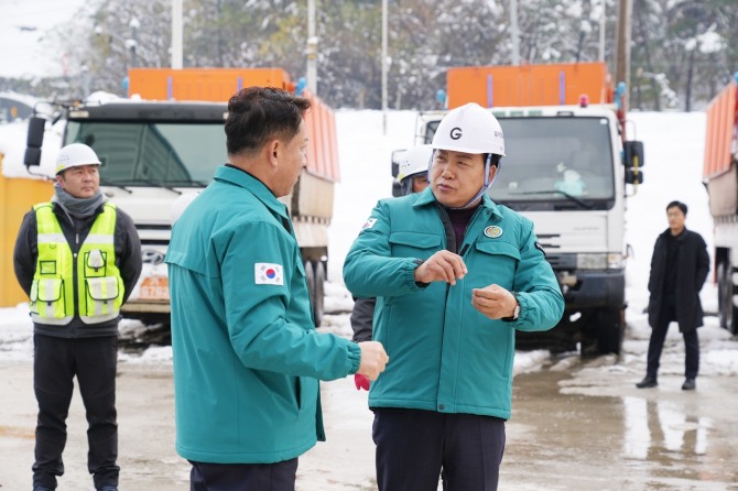 오산시가 28일 수도권 지역에 내려진 대설경보에 따라 재난안전대책본부를 가동하고 폭설 비상 대응 체계에 돌입했다. 사진=오산시