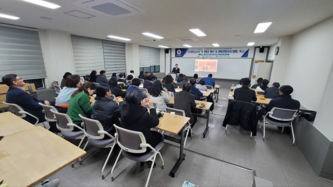 경북도립대학교(총장 안병윤) 자치행정과는 2일‘K콘텐츠 확산 속 경북콘텐츠의 방향’이라는 주제로 솔개뜰아카데미 특강을 실시했다. 사진=경북도립대