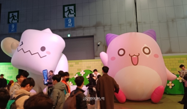 일산 킨텍스에서 2024년 12월 6일부터 8일까지 열린 '메이플콘' 현장 전경. 행사 중 넥슨은 'NEXT 쇼케이스'를 선보였다. 사진=이원용 기자