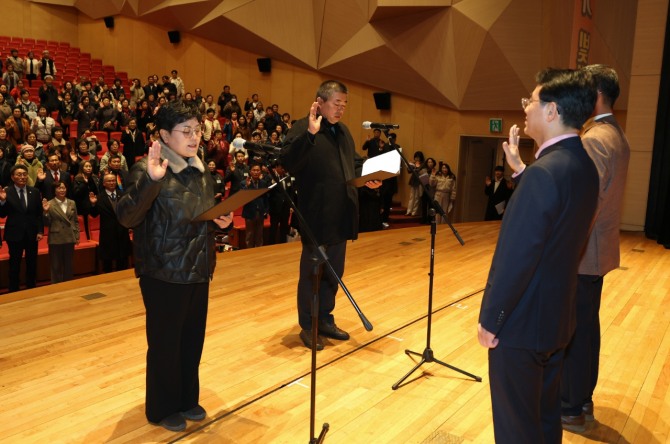 강진군은 지난 11일 강진아트홀 대공연장에서 350여 명의 자원봉사자들이 함께한 제12회 강진군자원봉사자대회가 성공적으로 열렸다고 12일 밝혔다.사진=강진군