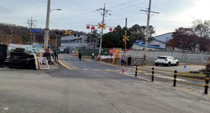 교외선 고양시 구간 평면교차 건널목 교통신호 연동 모습. 사진=철도공단 