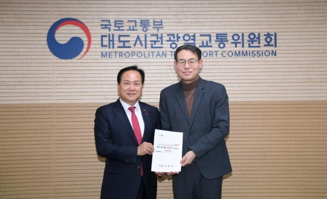 이권재 오산시장이 지난 2월 대도시광역교통위원회를 찾아 세교2지구발 서울역행 광역버스 도입을 건의했다. 사진=오산시