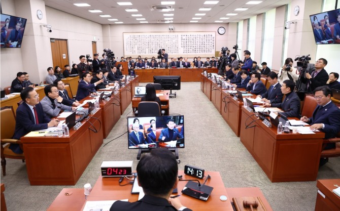 17일 서울 여의도 국회에서 법제사법위원회 전체회의가 열리고 있다. 사진=연합뉴스