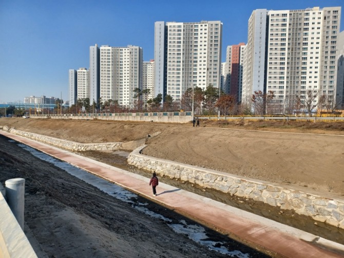 경기도는 삼미천 지방하천 정비사업을 마무리했다. 사진=경기도