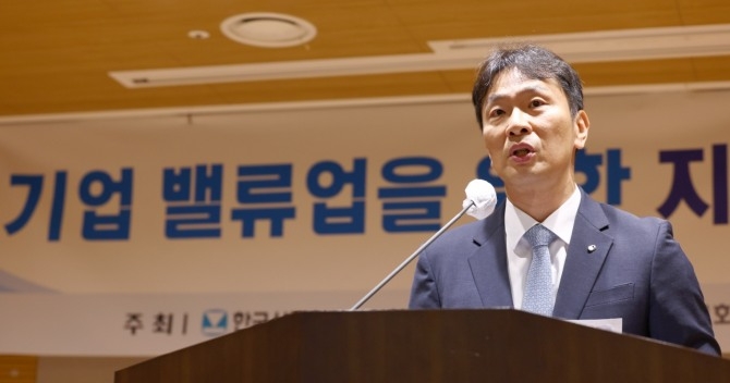 이복현 금감원장이 최근 서울 마포구 상장회사회관에서 열린 기업 밸류업을 위한 지배구조 개선 세미나에서 축사하고 있다. 사진=뉴시스