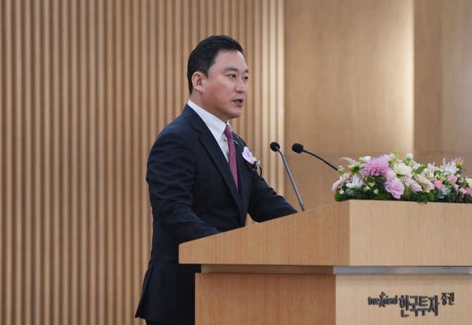 김성환 한국투자증권 사장이 2일 서울 여의도 한국투자증권 본사에서 열린 시무식에서 신년사를 하고 있다. 사진=한국투자증권