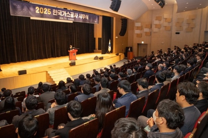 한국가스공사는 지난 6일 대구 본사에서 전 임직원들과 함께 차분한 분위기 속에 ‘2025년 시무식’을 개최했다. 사진=가스공사