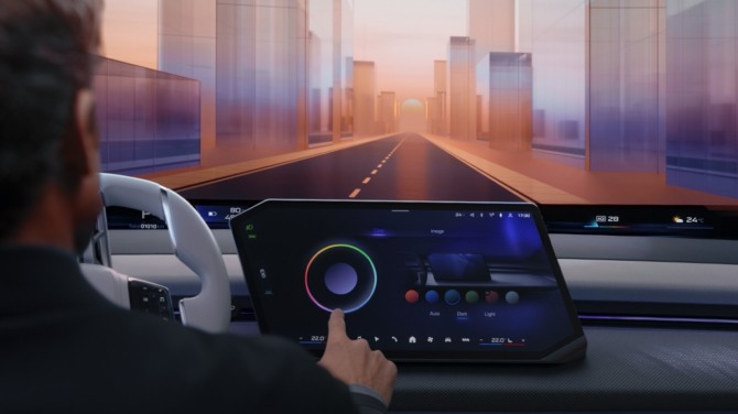 BMW가 'CES 2025'에서 'BMW 파라노믹 iDrive'를 세계 최로 공개한다. 사진=BMW