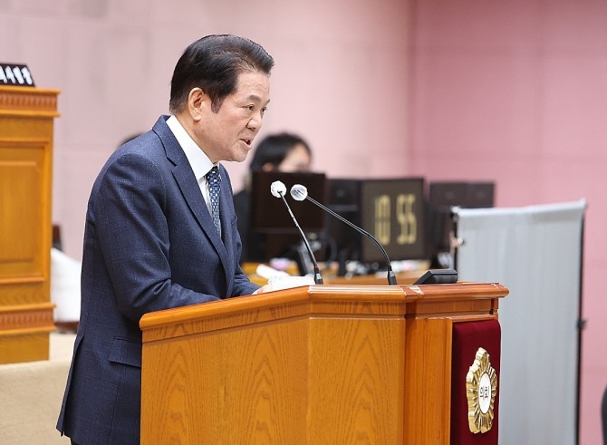 9일 최대호 안양시장이 시의회에서 시정 연설을 하고 있다. 사진=안양시