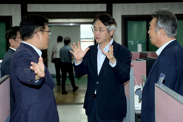 백석동 지식산업센터 입주기업을 방문한 이동환 고양특례시장. 사진=고양시