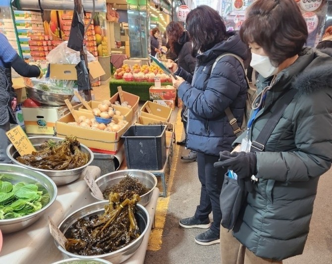 광명시는 설 명절을 앞두고 시민들이 안심하고 농수산물을 구매할 수 있도록 오는 24일까지 원산지 표시 지도·점검을 실시한다. 사진=광명시