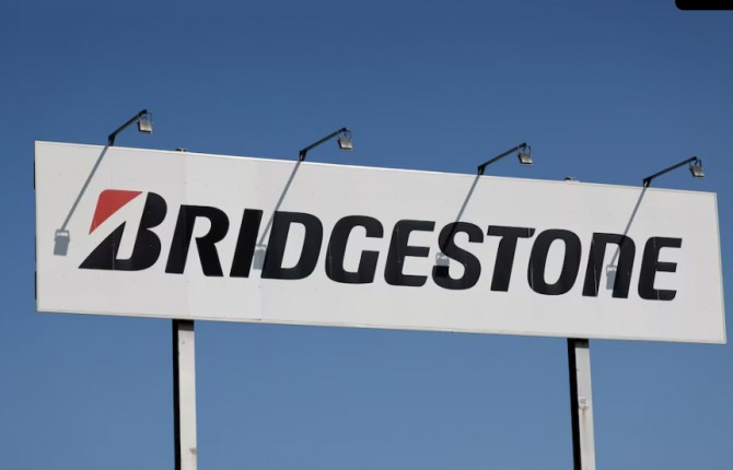 2020 년 9 월 17 일 프랑스 베튠 (Bethune)에있는 회사의 타이어 공장에서 Bridgestone의 로고를 볼 수 있다.  사진=로이터