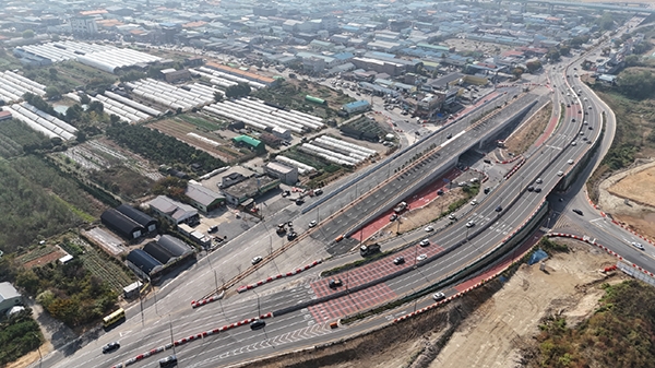 개선사업을 완료한 장항 굴다리 교차로. 사진=고양시