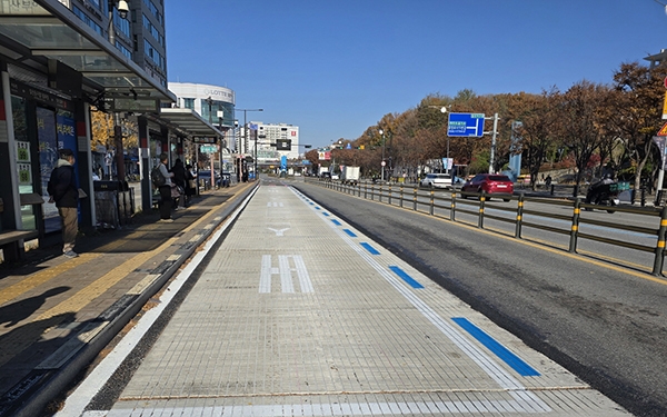 포장성능 개선이 완료된 일산동구청 버스전용차로 정류장구간. 사진=고양시