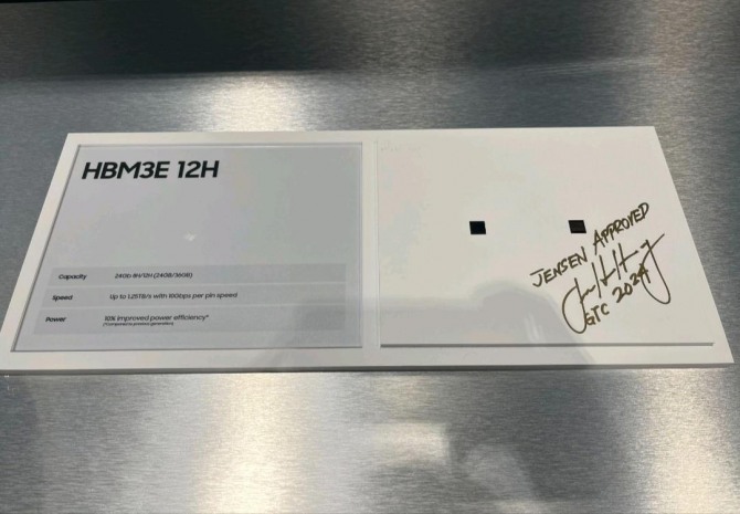 젠슨 황 CEO가 삼성 HBM3E에 남긴 사인. 사진=연합뉴스