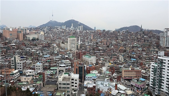 국토교통부가 7일 '도심복합개발 지원에 관한 법률' 시행령과 시행규칙 제정안을 시행한다고 밝혔다. 서울 용산구 재개발 지역 전경. 사진=연합뉴스