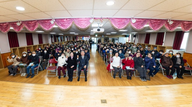 지난 11일 ‘노인일자리 및 사회활동지원사업’ 참여자를 대상으로  혹한기 활동 안전교육이 인천 계양구 동양노인문화센터에서 실시되고 있다.  사진=인천 계양구