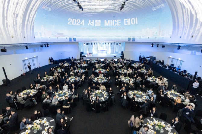 서울MICE얼라이언스 행사 참가자 단체사진. 사진=서울관광재단