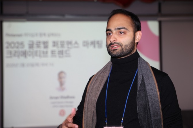 아만 와드하(Aman Wadhwa) 핀터레스트 아시아태평양 리드 세일즈 파트너가 마케팅 전문가들에게 강연을 하고 있다.  사진=모비데이즈