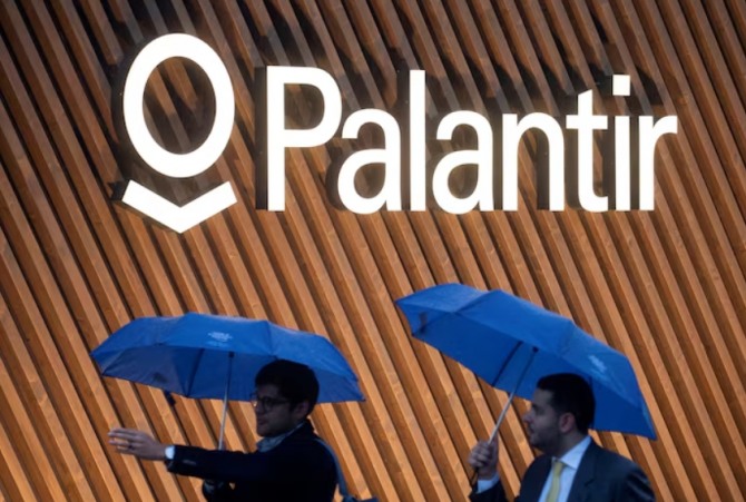 2022년 5월 22일 스위스 다보스에서 미국 소프트웨어 회사 팔란티어 테크놀로지스(Palantir Technologies)의 로고가 보인다. 사진=로이터