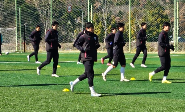 기장군민축구단이 첫 경기를 앞두고 훈련을 진행하고 있다. 사진=기장군