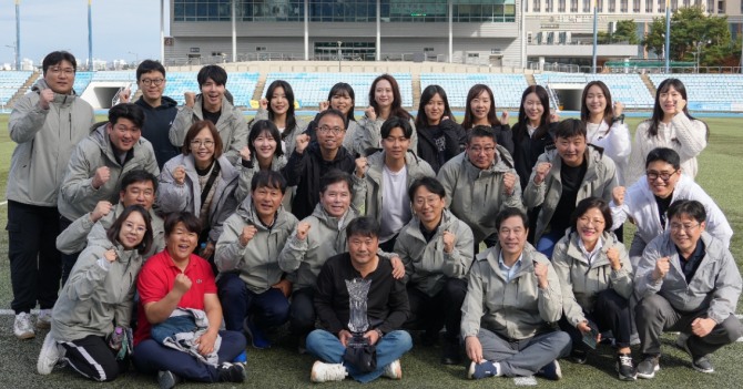 지난해 10월 말 제22회 하남광주 친선체육대회 의원 및 의회사무국 직원들 단체사진. 사진=하남시의회