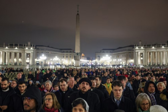 프란치스코 교황이 호흡기 질환으로 산소 보충 치료를 받으며 병원에 입원해 있다. 사진=로이터