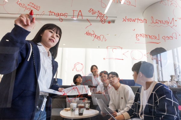 KT가 'AX 딜리버리 전문센터(가칭)'에 합류할 AX 중추 인력 채용을 실시한다. 사진=KT