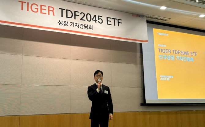 24일 FKI컨퍼런스센터에서 열린 'TIGER ETF 기자간담회'에서 미래에셋자산운용 ETF운용부문 대표 김남기 부사장이 ETF에 대한 소개와 환영사를 하고 있다. 사진=김성용 기자