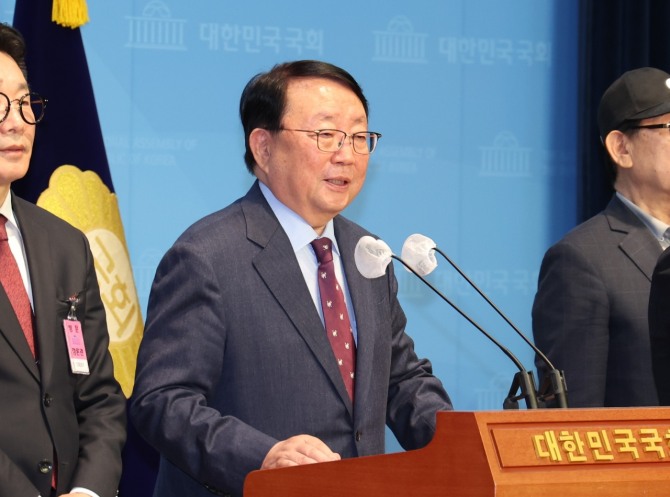 27일 이갑산 범시사회단체연합 회장이 국회에서 발언하고 있다.  사진=노춘호 기자