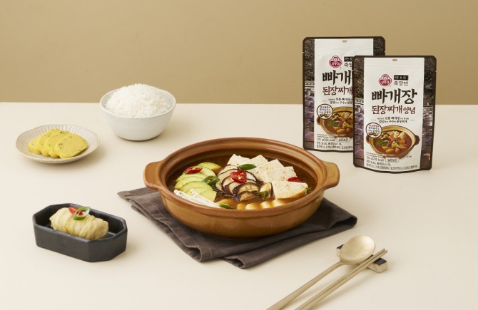 오뚜기가 죽장연과 손잡고 세 번째 협업 제품인 '빠개장 된장찌개 양념'을 선보인다. 사진=오뚜기