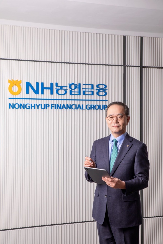 이찬우 NH농협금융지주 회장이 10일 최고경영자(CEO) 메시지를 통해 발언하고 있다. 사진=농협금융 