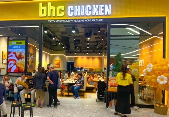 bhc 태국 10호점 매장 모습이다. 사진=bhc