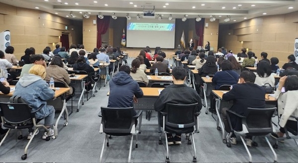 지난 4월 8일부터 15일까지 부산·울산·경남지역 장기요양기관 종사자 200명를 대상으로 ‘디지털 헬퍼’ 및 ‘종사자 건강증진지원’ 사업 진행 모습. 사진=국민건강보험공단 부산울산경남지역본부