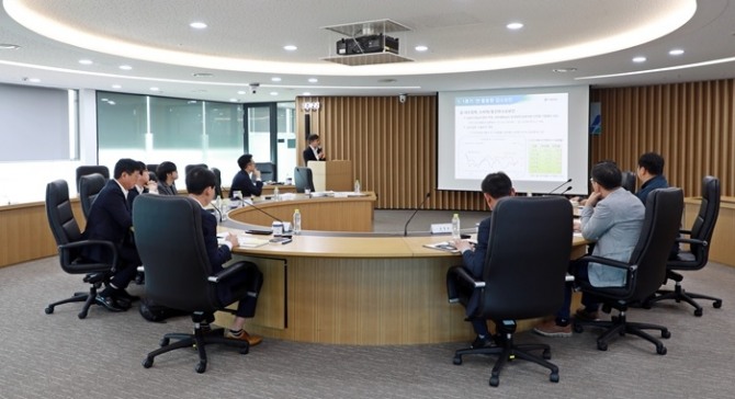 인천항만공사(IPA)는 지난 23일 인천시 연수구 본사 사옥에서 카페리 선사 8개사와 공동으로 인천항 카페리 물동량 증대를 위한 간담회를 개최했다. 사진=인천항만공사