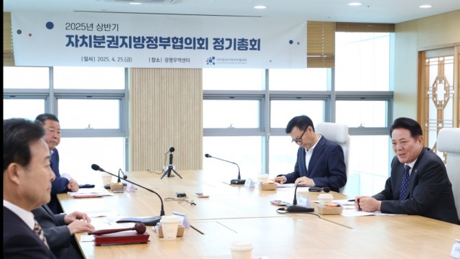지난 25일 최대호 안양시장이 광명무역센터에서 열린 자치분권지방정부협의회 상반기 정기총회에서 발언하고 있다. 사진=안양시