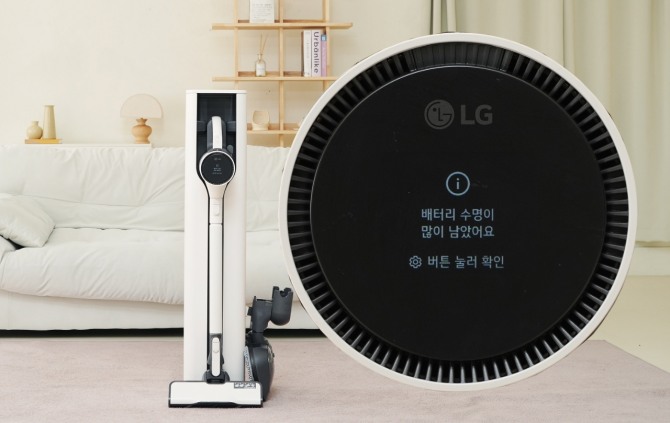 LG전자가 30일 출시한 무선청소기 ‘LG 코드제로 오브제컬렉션 A9 AI’의 디스플레이에 현재 상태를 알려주는 메시지 모습. 사진=LG전자