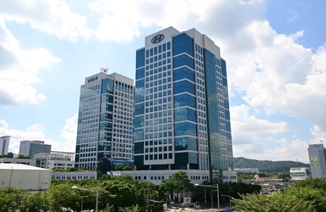 현대자동차와 기아가 세계적으로 공신력 있는 지속가능성 평가기관인 탄소정보공개 프로젝트(CDP)로부터 친환경 경영 성과를 인정받았다. 사진은 현대자동차그룹 양재동 사옥. 사진=현대차그룹