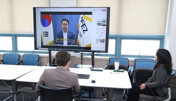 30일 한국과 호주 트랜스 내셔널 교육 웨비나 진행 모습. 사진=부산진해경제자유구역청