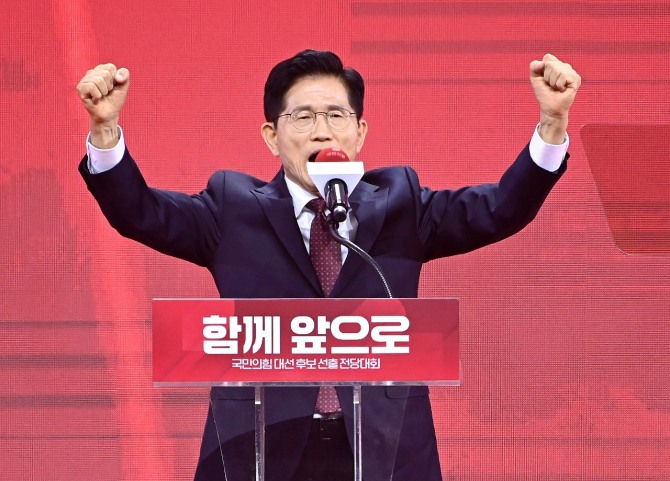 3일 경기 고양 킨텍스에서 열린 국민의힘 대선 후보 선출 전당대회에서 대선 후보로 선출된 김문수 후보가 수락연설을 하고 있다. 사진=뉴시스